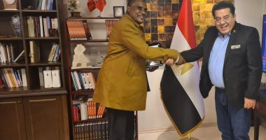 كذبة جديدة لأيمن نور.. الهارب يستقبل معارضا تشاديا ويدعى أنه نائب رئيس البرلمان