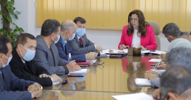 محافظ دمياط تبحث استكمال مشروعات الصرف الصحى وخط المياه الناقل