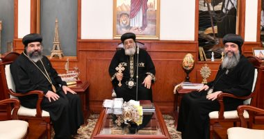 البابا تواضروس يلتقى عددا من الأساقفة على هامش انعقاد المجمع المقدس.. صور