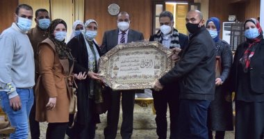 العاملون بكلية الحاسبات يشكرون رئيس جامعة بنى سويف ..اعرف السبب