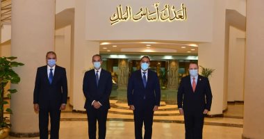 تفاصيل لقاء النائب العام ورئيس الوزراء.. مدبولى: الدولة تكثّف الجهود لرقمنة منظومة التقاضى من أجل تحقيق العدالة الناجزة.. المستشار الصاوى: استبدلنا التعاملات الورقية بالإلكترونية.. والنيابة ستظَلُّ ملاذا آمنا