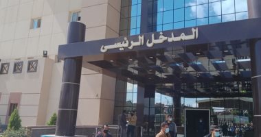  بدء حملة التطعيم بلقاح كورونا بمستشفى سمالوط فى المنيا.. لايف