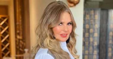 صور نادرة لـ يسرا بعيد ميلاد "حبيبة الكل".. مع والدتها وفى شبابها