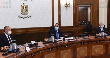 رئيس الوزراء لأعضاء لجنتى الزراعة والرى بالنواب: ننفق مئات المليارات للحفاظ على كل نقطة ‏مياه وضمان حسن استغلالها.. نعمل على استصلاح ما يزيد على مليونى فدان.. والتوسع فى تطبيق الرى الحديث لتصل لـ4 ملايين فدان