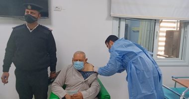 تطعيم  118 مواطنين من كبار السن وأصحاب الأمراض المزمنة بالمنوفية