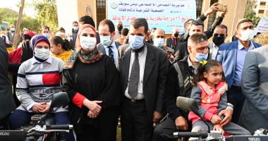 وزيرة التضامن تطلق قافلة "كساء وغذاء" وتسلم دراجات بخارية لذوي الاحتياجات الخاصة