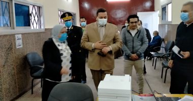 مدير أمن سوهاج يشهد أعمال تلقى كبار السن وأصحاب الأمراض المزمنة لقاح كورونا