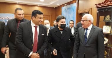 محافظ بورسعيد يستقبل الفنان هانى شاكر بالديوان العام.. صور