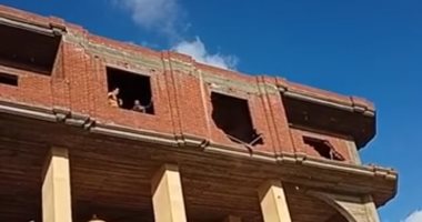 بدء إزالة الأبنية المخالفة أعلى مسجد الرحمانية بالبحيرة.. صور