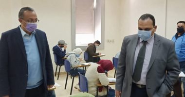 نائب رئيس جامعة بنها يتفقد سير الامتحانات بكليات "فرع العبور".. صور