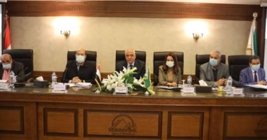 محافظ الجيزة يطلق أسماء شهيدين على المدارس ويستعرض جهود حياة كريمة
