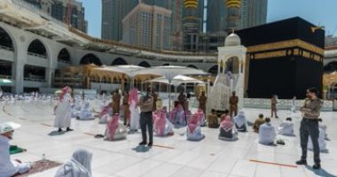10 صور من صلاة الجمعة فى المسجد الحرام وسط تطبيق لإجراءات الوقاية من كورونا