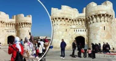 أزياء بنات بحرى وفسحة فى القارب أجواء البهجة بقلعة قايتباى بالإسكندرية.. فيديو