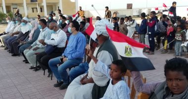 شاهد قصور الثقافة تواصل عروض المسرح المتنقل بقرى شلاتين