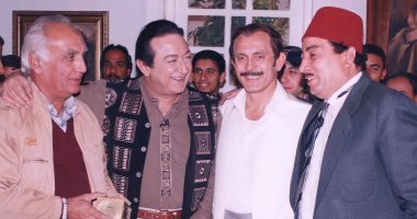 محمد صبحى ينشر صورة عمرها 19 عام من زيارة نور الشريف كواليس "فارس بلا جواد" 