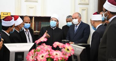 وزير الأوقاف يفتتح مكتبة الاطلاع والدعوة الالكترونية بمسجد سيدى عبد الرحيم القنائى
