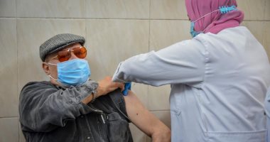 الصحة: تطعيم 1141 مواطنا من الفئات المستحقة بلقاح كورونا فى اليوم الأول.. صور