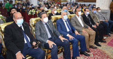 محافظ المنيا يشارك فى مراسم تشييع جنازة أسقف بنى مزار والبهنسا.. صور