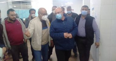 محافظ بنى سويف يطمئن على الحالة الصحية لمصابى حادث الصحراوى الشرقى.. صور