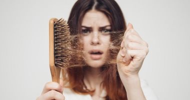 العناية بالشعر ومنع تساقطه.. اختيار الطعام والتدليك بالزيوت أهم الخطوات