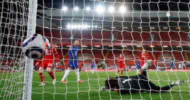 ليلة حزينة جديدة لـ ليفربول فى الدورى الإنجليزى.. 5 هزائم متتالية للريدز على ملعبه بالدورى لأول مرة فى التاريخ.. 10 ساعات دون تسجيل فى انفيلد من لعب مفتوح.. واستبدال محمد صلاح يثير دهشة نجوم البريميرليج