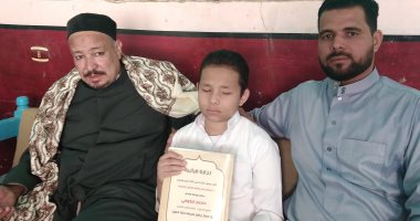 فاقد البصر منذ الصغر.. "معاذ" حفظ القرآن كاملًا بالاستماع فى عمر السابعة..فيديو