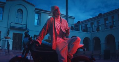 جاستين بيبر يطلق كليبه الجديد بعنوان "Hold On"