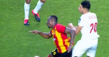 لحظة طرد أحمد فتوح فى مباراة الزمالك والترجى.. فيديو