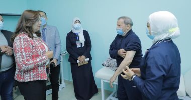 محافظ دمياط تتابع إجراءات تطعيم كبار السن وأصحاب الأمراض المزمنة بلقاح كورونا 