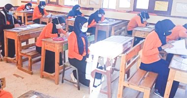 انتظام 1902 طالب وطالبة أولى ثانوى فى امتحانات نصف العام بالوادى الجديد