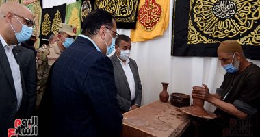 أهالى قرية شما يالمنوفية يستقبلون رئيس الوزراء بالزغاريد ..ومدبولى يؤكد: الرئيس يتابع مشروعات حياة كريمة