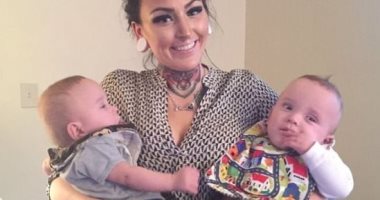 قصة أم شجاعة ضحت بنفسها لحماية أولادها من الموت بحادث سيارة.. صور