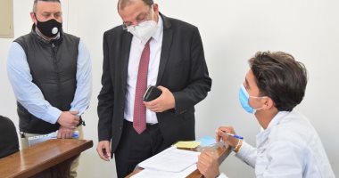 رئيس جامعة بنى سويف يتفقد لجان الامتحانات بكلية السياحة والفنادق