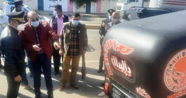 محافظ أسوان يتابع الحملات المرورية لمواجهة مخالفات التوك توك.. صور