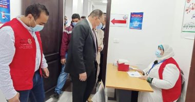 محافظ الشرقية يطمئن على توافر لقاح كورونا بمكتب صحة الزقازيق.. صور