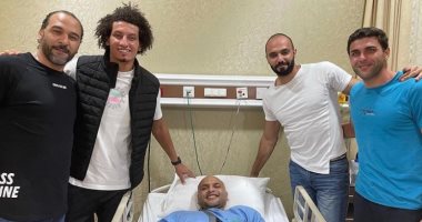 محترفو الدورى الإماراتي يزورون هتلر لاعب يد الزمالك بعد العملية الجراحية