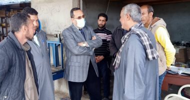محافظ شمال سيناء يلتقى بالتجار والمواطنين فى أسواق العريش.. اعرف التفاصيل