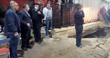 إصلاح هبوط أرضى وكسر ماسورة مياه بميدان المجاهدين بحى غرب أسيوط
