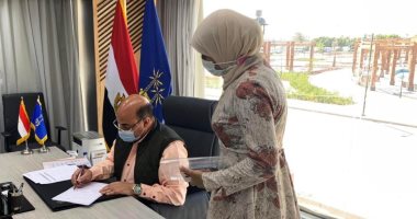 تشغيل أول سيارة ميكروباص حديثة على خط السيل - خور عواضة بأسوان