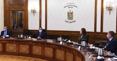 رئيس الوزراء يوجه بسرعة نقل مصابى قطارى سوهاج للمستشفيات 