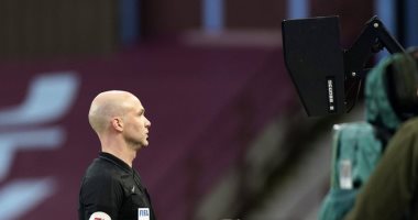 الإنجليزي تايلور حكماً لقمة سان جيرمان ضد برشلونة فى دوري أبطال أوروبا