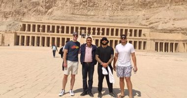 3 لاعبين من الدورى الأمريكى لكرة القدم فى جولة سياحية بالأقصر.. صور