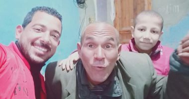 شاب يعثر على مواطن ويعيده لأسرته بعد غياب 3 سنوات.. صور
