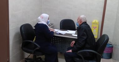 تطعيم كبار السن بلقاح كورونا فى مستشفى سمالوط النموذجى بالمنيا.. صور