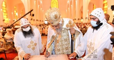 البابا تواضروس: زيت الميرون يمكن أن يُصنَع فى أى زمان أو مكان.. صور