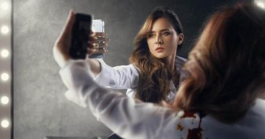 "المتحدة" تطرح بوستر مسلسل نيللى كريم "ضد الكسر"