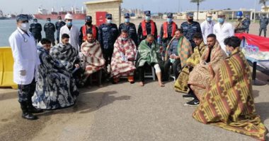 القوات البحرية تنجح فى إنقاذ طاقم سفينة نقل بضائع بعد تعرضها للغرق