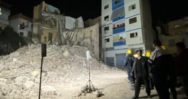 انهار منزل من 3 طوابق فى منطقة حسين بيك بالمنصورة.. صور