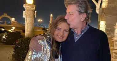 ظهور نادر و قبلة على رأسها.. خالد سليم يحتفل بعيد ميلاد زوجته يسرا.. فيديو   