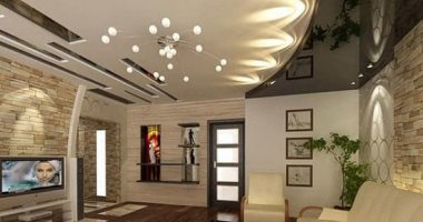 أحدث تصميمات ديكورات السقف لعام 2021.. الخشب والألوان الغامقة موضة